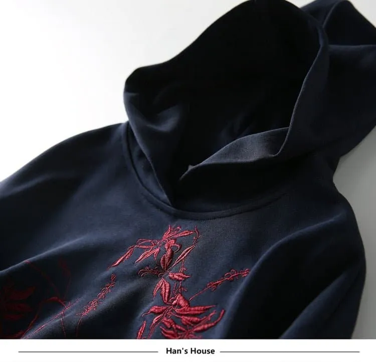 Embroidered Hoodie with Floral Pattern and O-Neck Collar - Cozy and Stylish Women's Sweatshirt